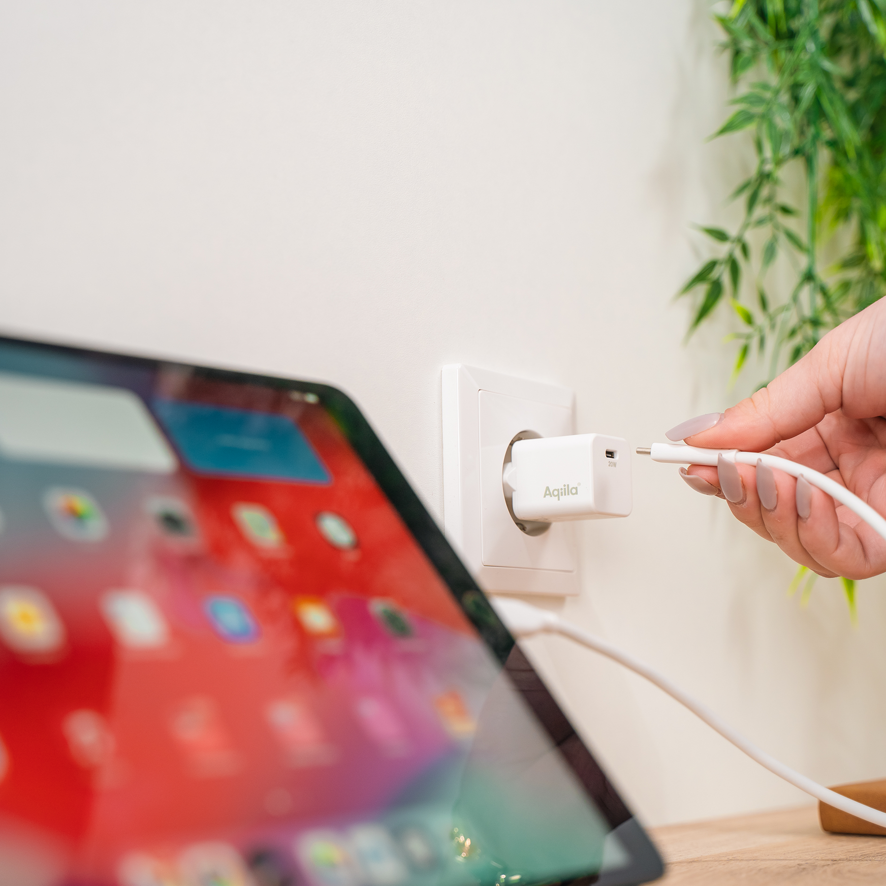 Aqiila Chargebird vægoplader 20W