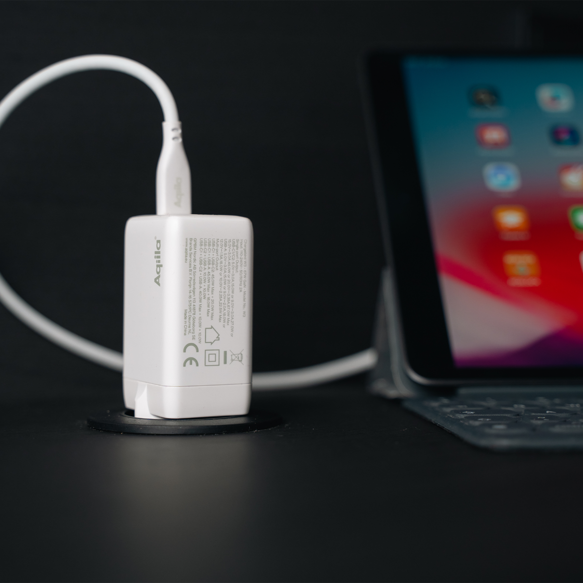 Vægoplader 65W med tre porte