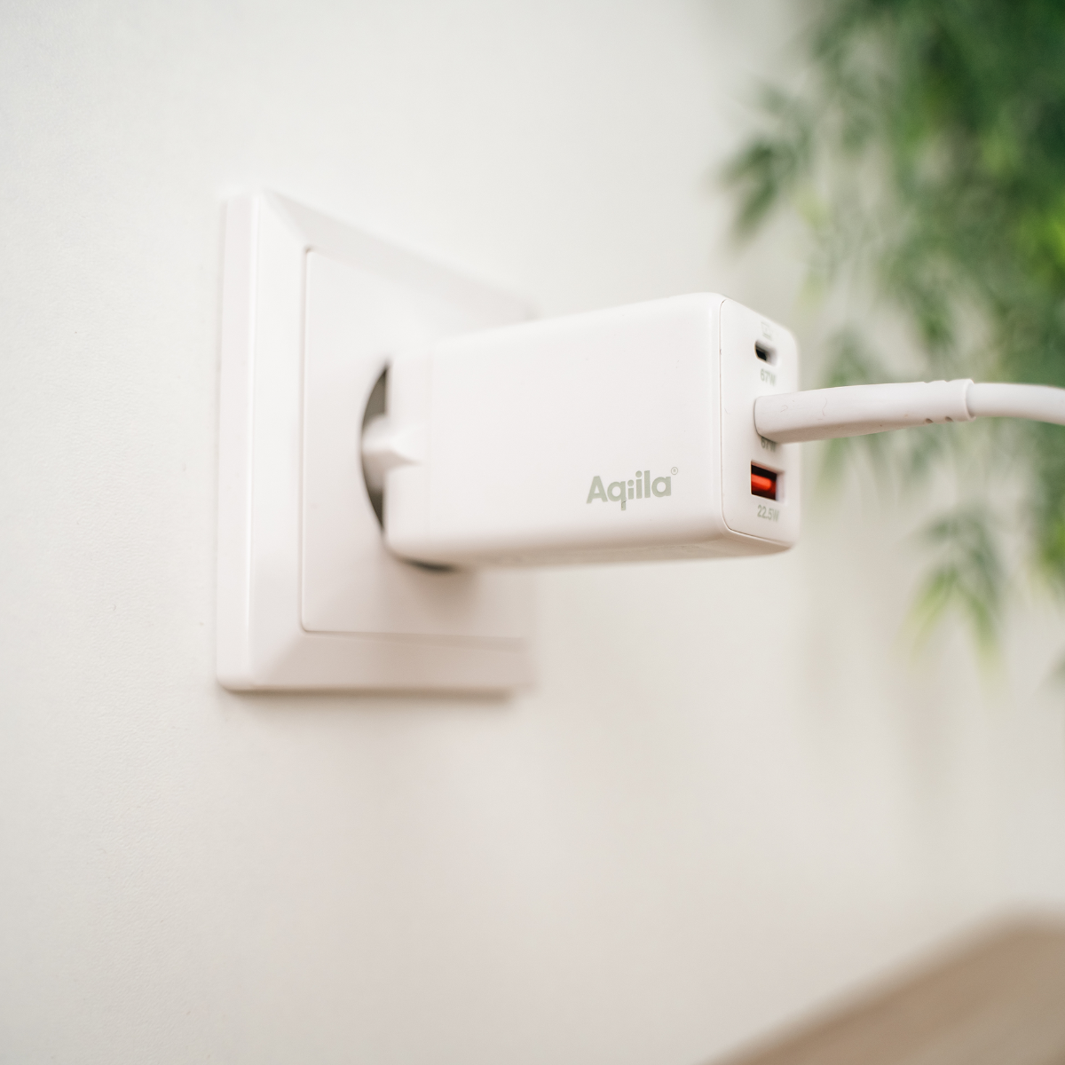 Vægoplader 65W med tre porte