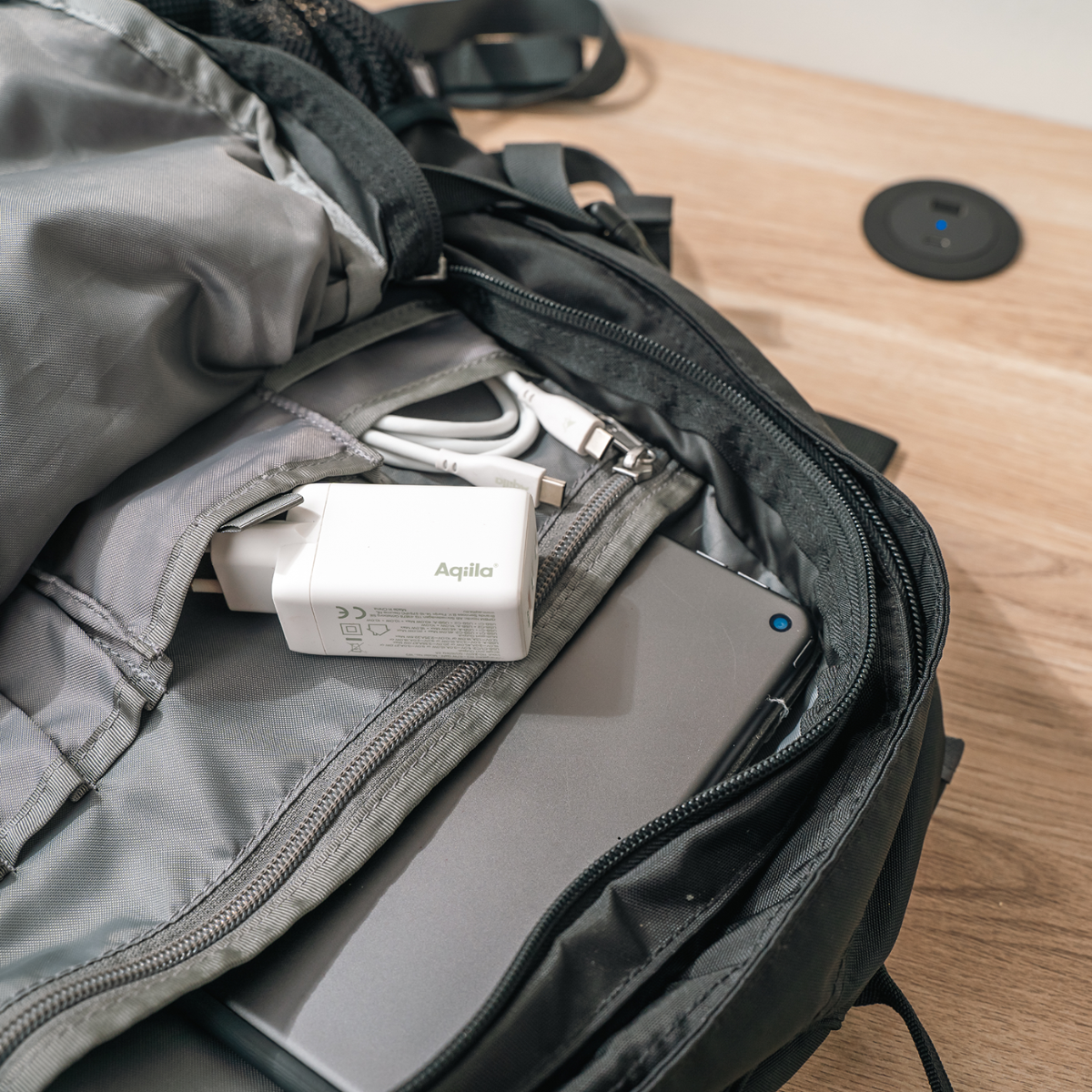 Vægoplader 65W med tre porte