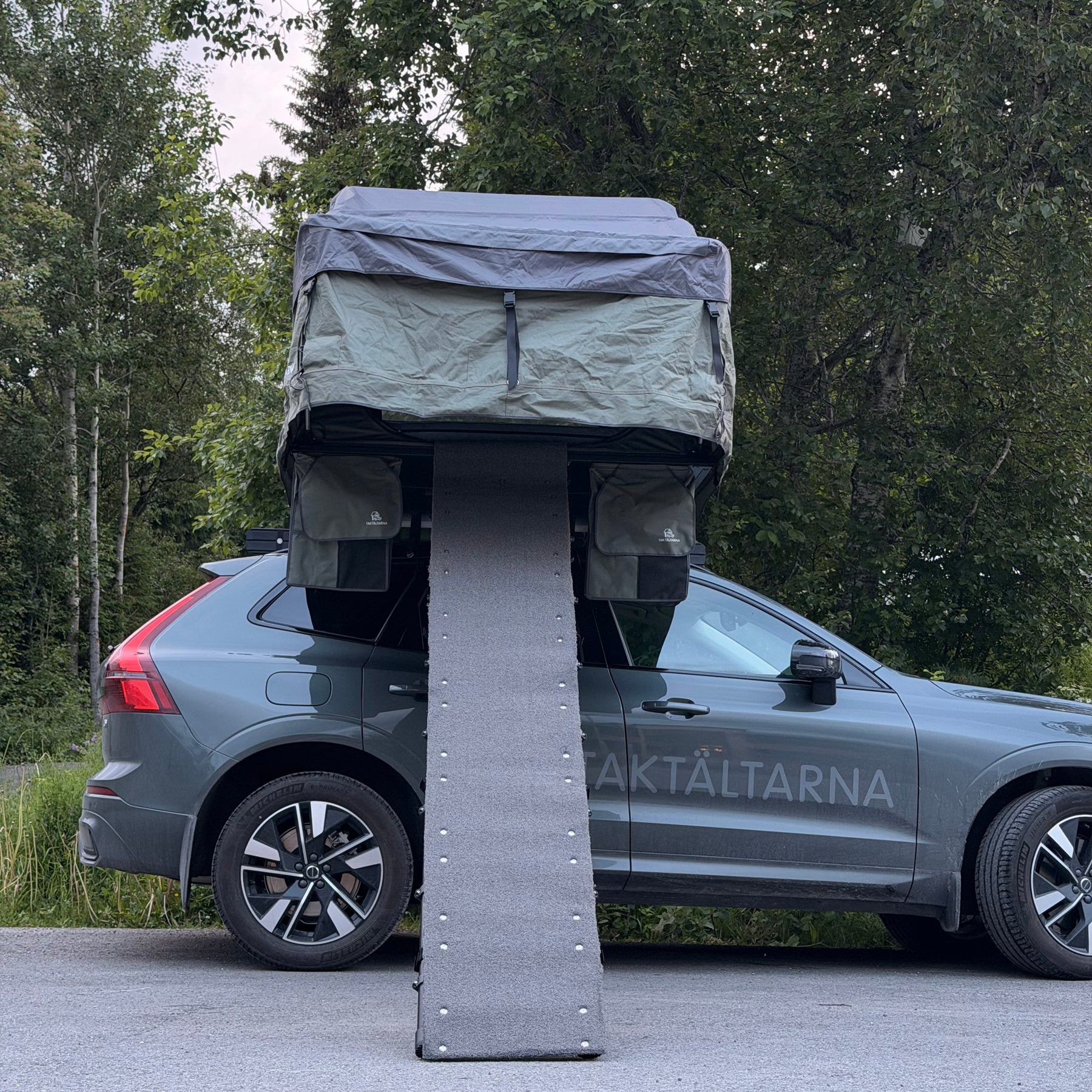 Hundred for roof tents